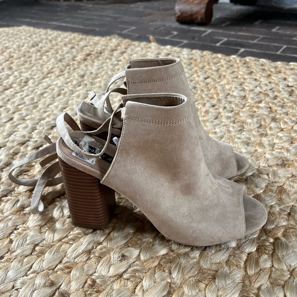 Lace up Tan Sandals